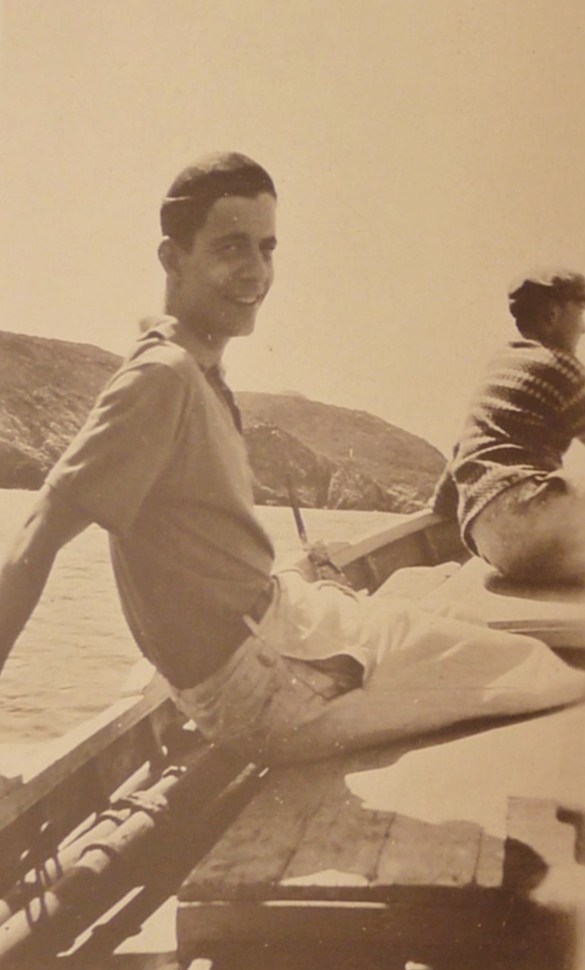 سال 1931 جزیره پورکرول، 27 سال پس از این عکس خانوادگی به آنجا سفر کردیم. “جودیت میلر”