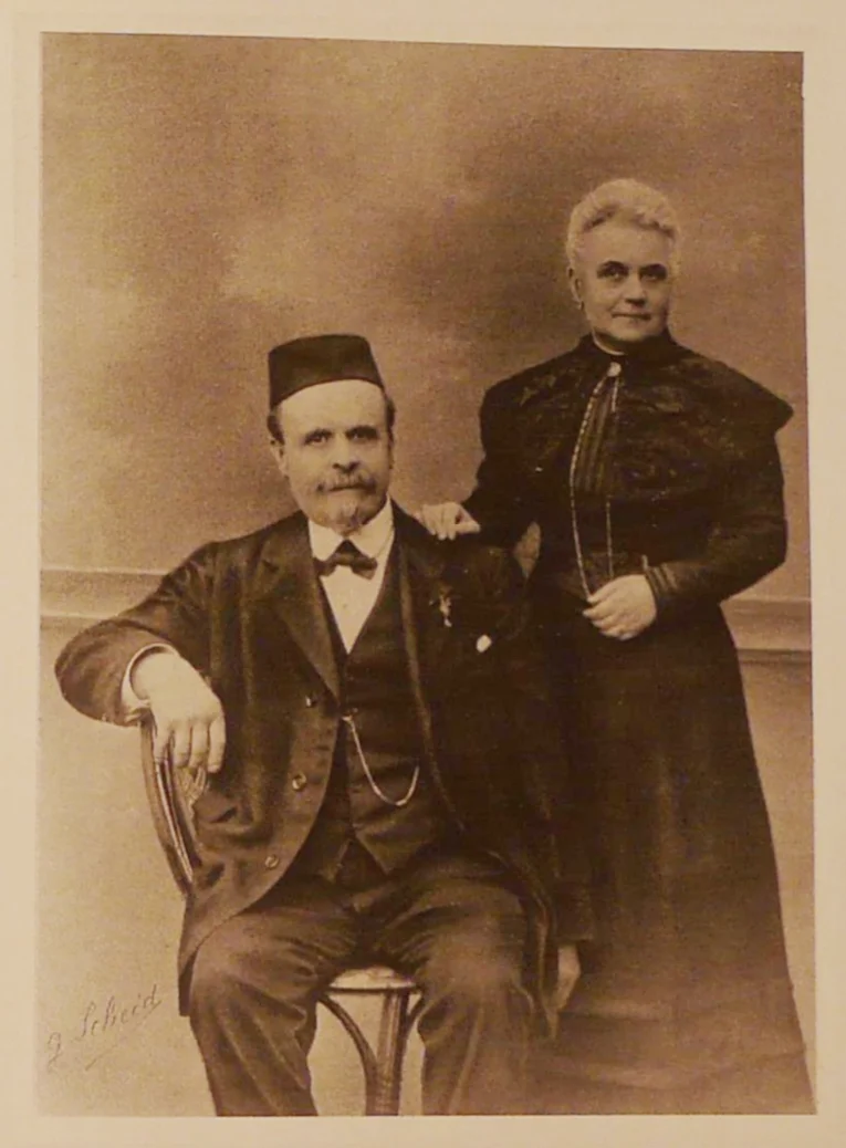 مادربزرگ و پدربزرگ مادری لکان